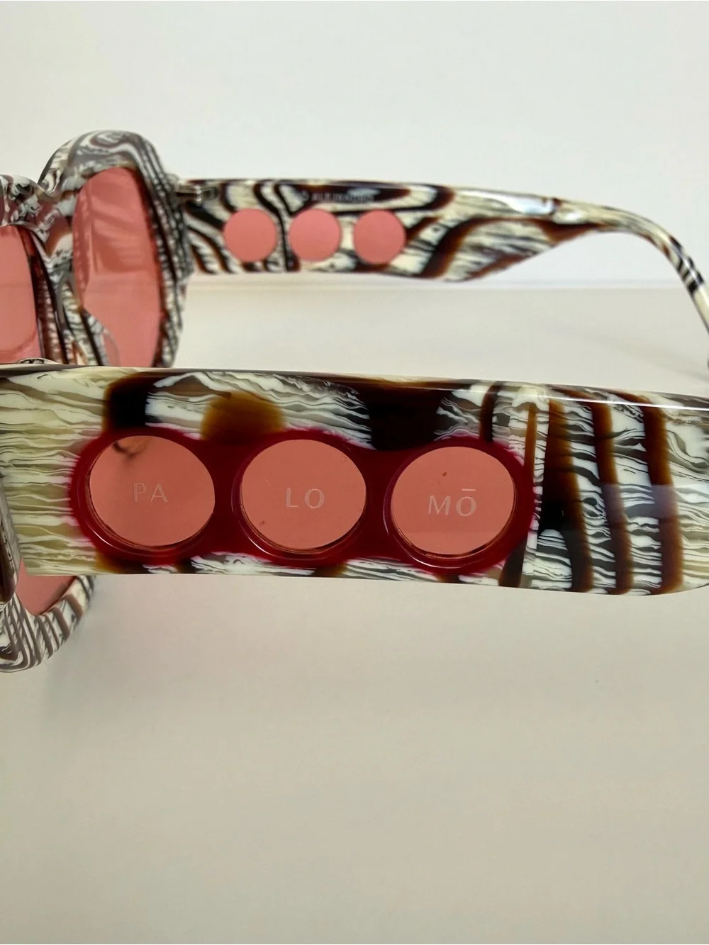 NEW!!! MO women sunglasses European brand Retail 360$